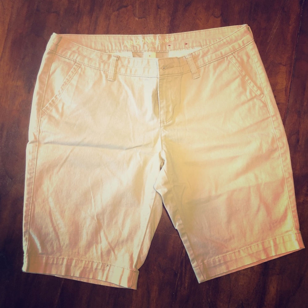 Arizona khaki Bermuda shorts